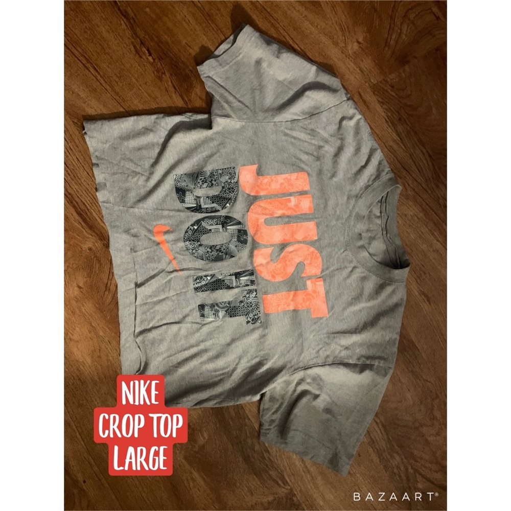 🦋3/$15 bundle deal✨ Grey Nike crop top